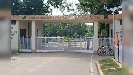 You are currently viewing IIM कोलकाता रेप केस में बड़ा उलटफेर: पीड़िता के पिता बोले- ‘रेप नहीं हुआ, कहा – ‘मेरी बेटी आरोपी को जानती भी नहीं’; मेडिकल रिपोर्ट में ज्यादती के सबूत, SIT कर रही है जांच!