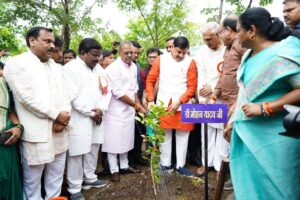 Read more about the article मानव संग्रहालय में 5100 पौधों के मेगा मिशन की शुरुआत: मुख्यमंत्री मोहन यादव ने किया 4000 पौधों का रोपण, बोले – “हर पेड़, जीवन की गारंटी है”