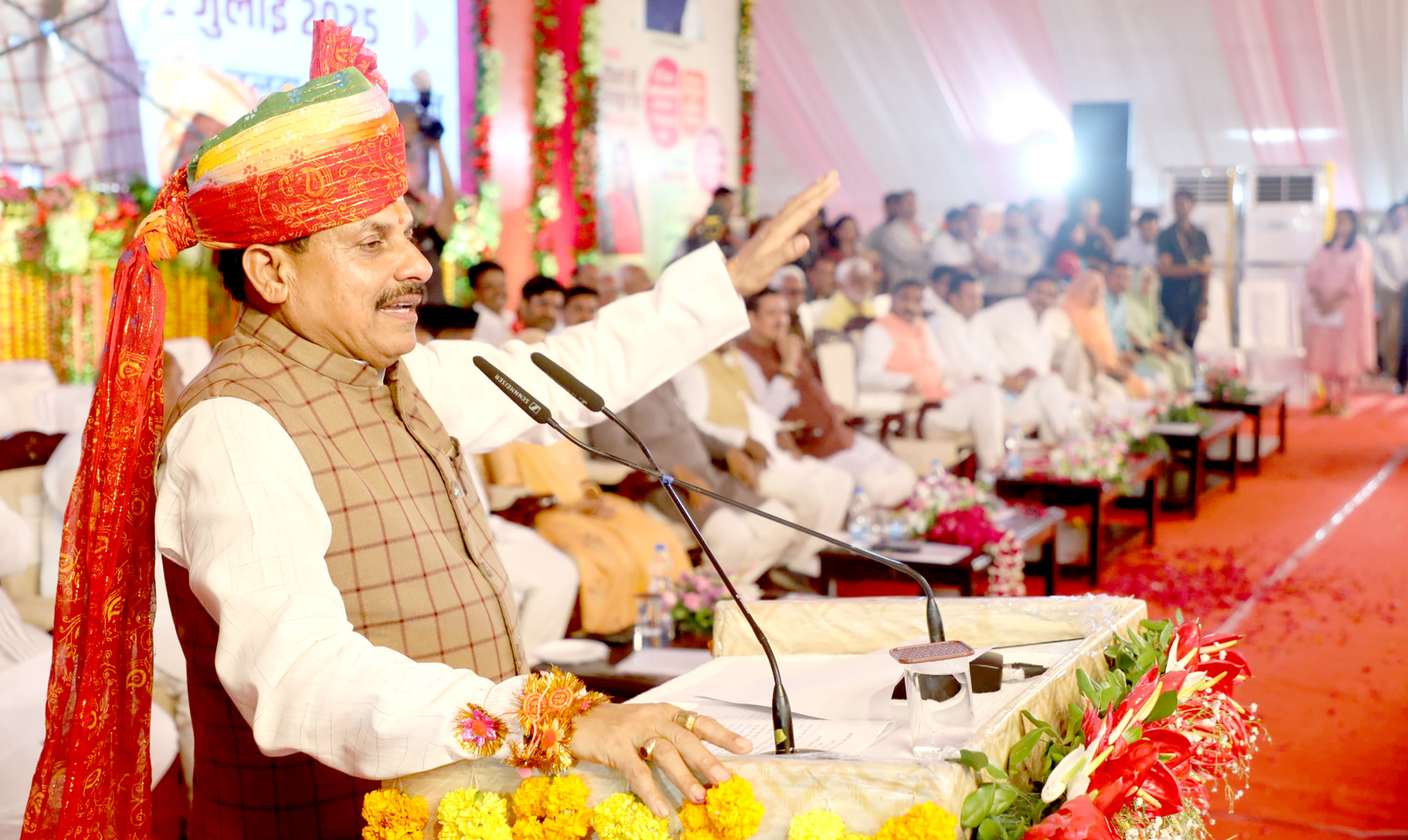 You are currently viewing लाड़ली बहनों के लिए डबल गिफ्ट: ₹1500 महीना और पक्का मकान, रजिस्ट्री भी बहनों के नाम – सीएम मोहन यादव का ऐतिहासिक ऐलान!