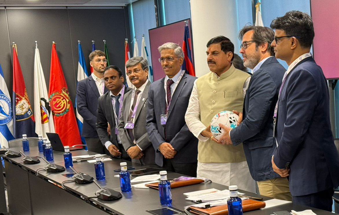 You are currently viewing LaLiga के साथ PPP मॉडल पर फुटबॉल एक्सीलेंस सेंटर बनाएगा मध्यप्रदेश: CM मोहन यादव ने LaLiga HQ में की उच्च स्तरीय बैठक, MP में फुटबॉल विकास की रखी नींव!