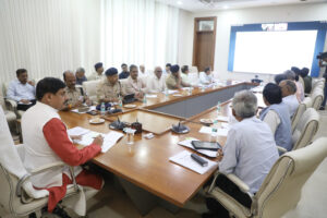 Read more about the article अपराध नियंत्रण पर CM मोहन यादव सख्त, कहा – ‘अपराध कोई भी हो, कार्रवाई त्वरित हो’; नक्सल क्षेत्रों में जन विश्वास की बहाली पर भी दिया ज़ोर!