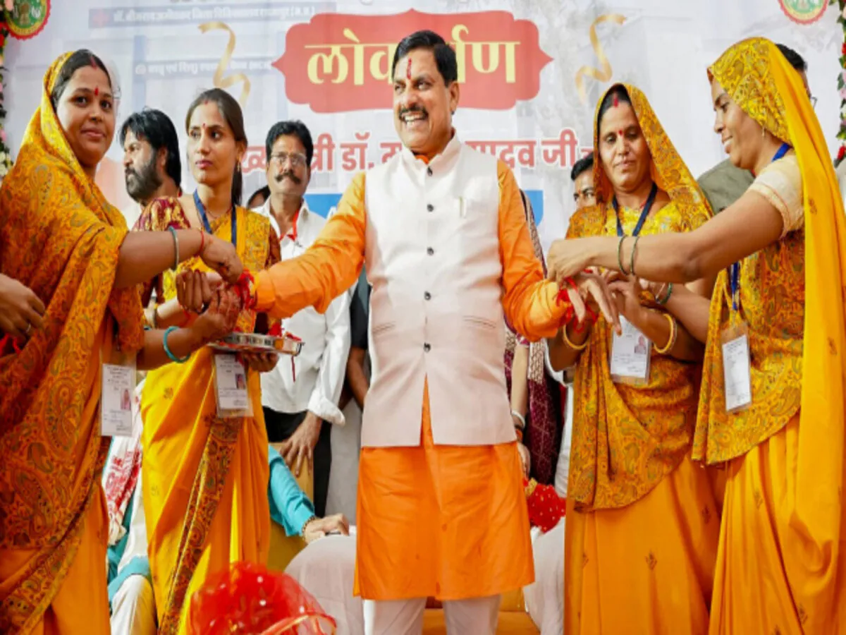 You are currently viewing मध्यप्रदेश की लाड़ली बहनों के लिए मोहन सरकार का बड़ा कदम, रक्षाबंधन पर अतिरिक्त 250 रुपए की सौगात; जुलाई में दूसरी बार लेगी ₹4300 करोड़ का कर्ज!
