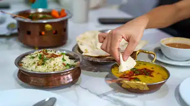 You are currently viewing रात में रोटी-चावल खाना पड़ सकता है भारी! जानिए हेल्थ एक्सपर्ट्स क्या कहते हैं