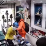 गाजियाबाद में दिनदहाड़े ज्वेलरी शॉप में लूट: डिलीवरी बॉय बनकर आए बदमाश, 20 किलो चांदी और 125 ग्राम सोना लेकर फरार!