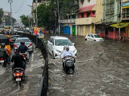 Read more about the article मध्यप्रदेश डूब रहा है: 16 जिलों में बाढ़ का खतरा, शिवपुरी में स्कूल बंद; शनिवार को 14 जिलों में भारी बारिश का रेड अलर्ट!