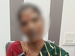 Read more about the article इंदौर ट्रांसजेंडर कांड: किन्नर बोला – “मेरी मर्जी के बिना किया लिंग परिवर्तन, एचआईवी संक्रमित किया गया”, मां की हत्या तक के लगाए गंभीर आरोप; SIT कर रही जाँच!