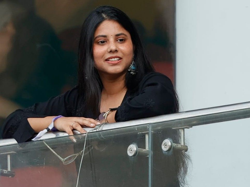 Read more about the article लखनऊ इकाना स्टेडियम में दिखा रिंकू-प्रिया का रोमांस: विराट स्टाइल में  रिंकू ने प्रिया को दिया फ्लाइंग किस, फैंस बोले- वाह; 8 जून को दोनों की सगाई!