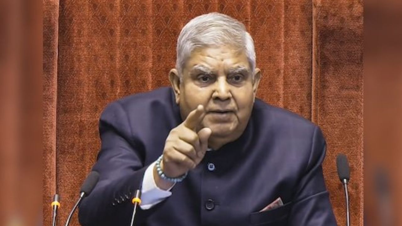 You are currently viewing धनखड़ के अचानक इस्तीफे से खाली हुआ देश का दूसरा सबसे बड़ा संवैधानिक पद: सबसे आगे थावरचंद गहलोत का नाम, ओम माथुर और विपक्ष से हरिवंश नारायण भी रेस में!