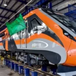 पीएम मोदी का बेंगलुरु दौरा: 22,000 करोड़ की परियोजनाओं का शुभारंभ, तीन वंदे भारत ट्रेनें और यलो मेट्रो लाइन को दी हरी झंडी!