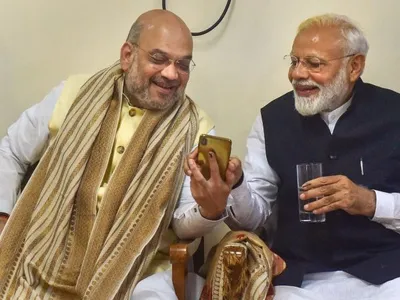 You are currently viewing मोदी-शाह की जोड़ी फिर इतिहास के पन्नों में दर्ज: 2,258 दिन पूरे कर तोड़ा आडवाणी का रिकॉर्ड, अनुच्छेद 370 हटाने वाले अमित शाह बने सबसे लंबे समय तक देश के गृह मंत्री!