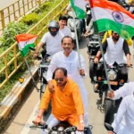 सिंगरौली में भाजपा विधायक की तिरंगा यात्रा में यातायात नियमों की अनदेखी, हेलमेट वितरण के अगले दिन खुद बिना हेलमेट नजर आए