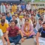 खरगोन आरक्षक पिटाई प्रकरण : 30 घंटे के धरने के बाद आदिवासी समाज ने खत्म किया आंदोलन, अधिकारी निलंबित, जांच जारी