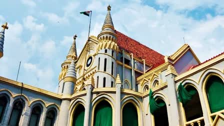 You are currently viewing जबलपुर हाईकोर्ट में कार से दलील देना वकील को पड़ा भारी: 10 हजार रुपये का जुर्माना लगा, कोर्ट ने कहा – ये आचरण न्यायपालिका की गरिमा के खिलाफ!