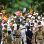 वोटर वेरिफिकेशन विवाद पर गरमाया सियासी माहौल, 300 सांसदों ने संसद से चुनाव आयोग के ऑफिस तक निकाला मार्च: अखिलेश यादव ने फांदा बैरिकेड, राहुल-प्रियंका समेत कई सांसद हिरासत में!