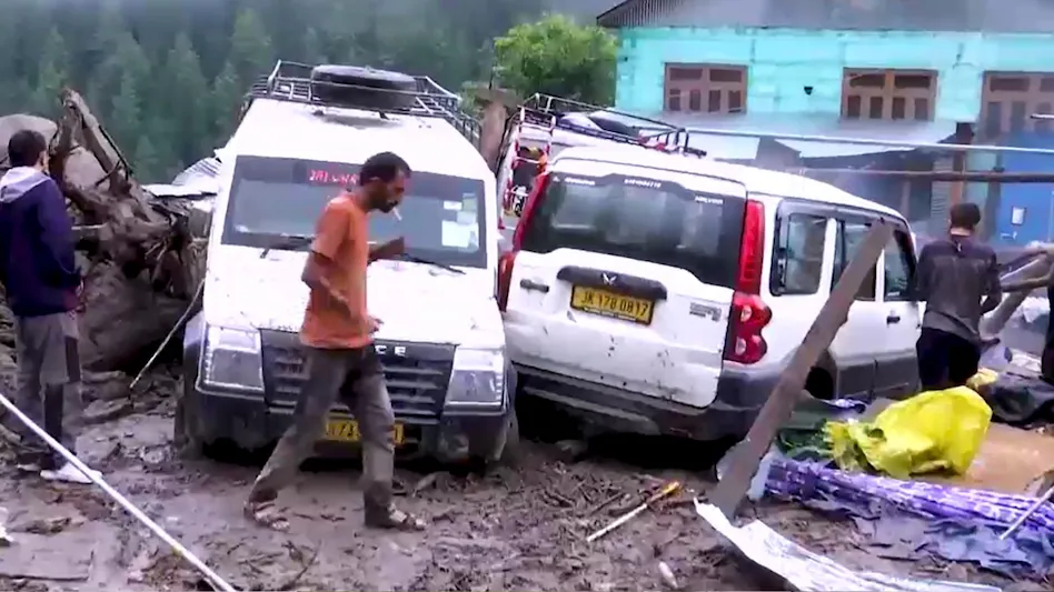 You are currently viewing किश्तवाड़ में बादल फटने से तबाही: 65 की मौत, 100 से ज्यादा लापता; मलबे में दबे सैकड़ों लोगों की तलाश जारी, सेना, NDRF और SDRF का रेस्क्यू ऑपरेशन जारी!