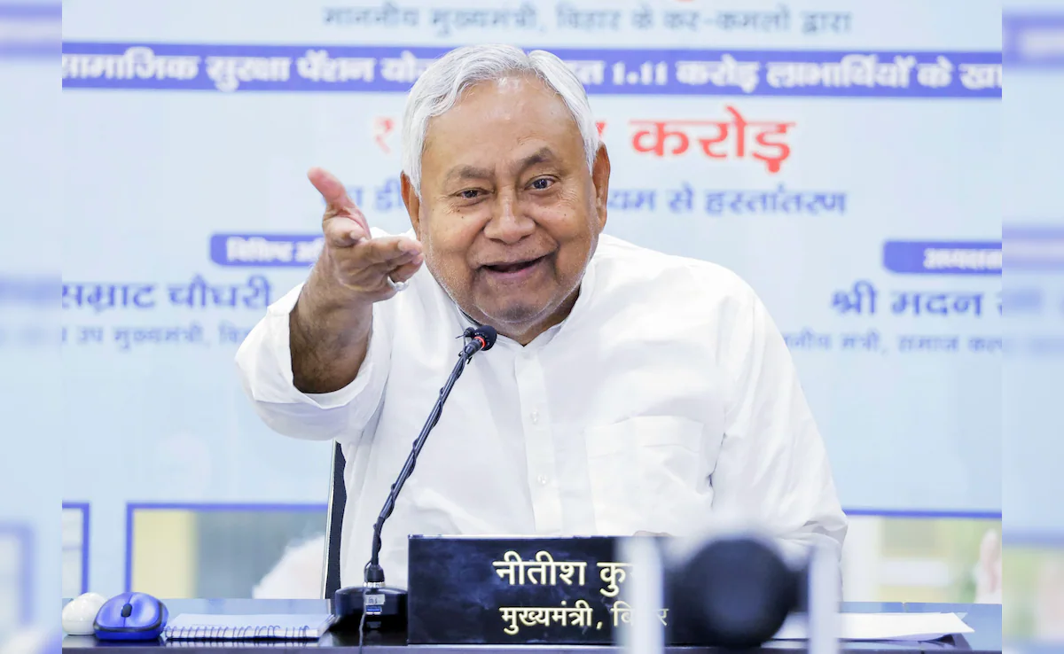 You are currently viewing चुनावी साल में नीतीश सरकार का मास्टरस्ट्रोक! TRE-4 से शिक्षक भर्ती में डोमिसाइल लागू – बिहारियों को मिलेगा पहला हक़; 1 अगस्त से हर घर को 125 यूनिट फ्री बिजली!