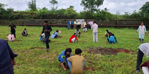 You are currently viewing हरियाली की नई क्रांति: 23 लाख पौधों से महका मध्यप्रदेश, 7,800 महिलाएं बनेंगी पेड़ों की संरक्षक; 5 जून को विश्व पर्यावरण दिवस से शुरू था यह अभियान!