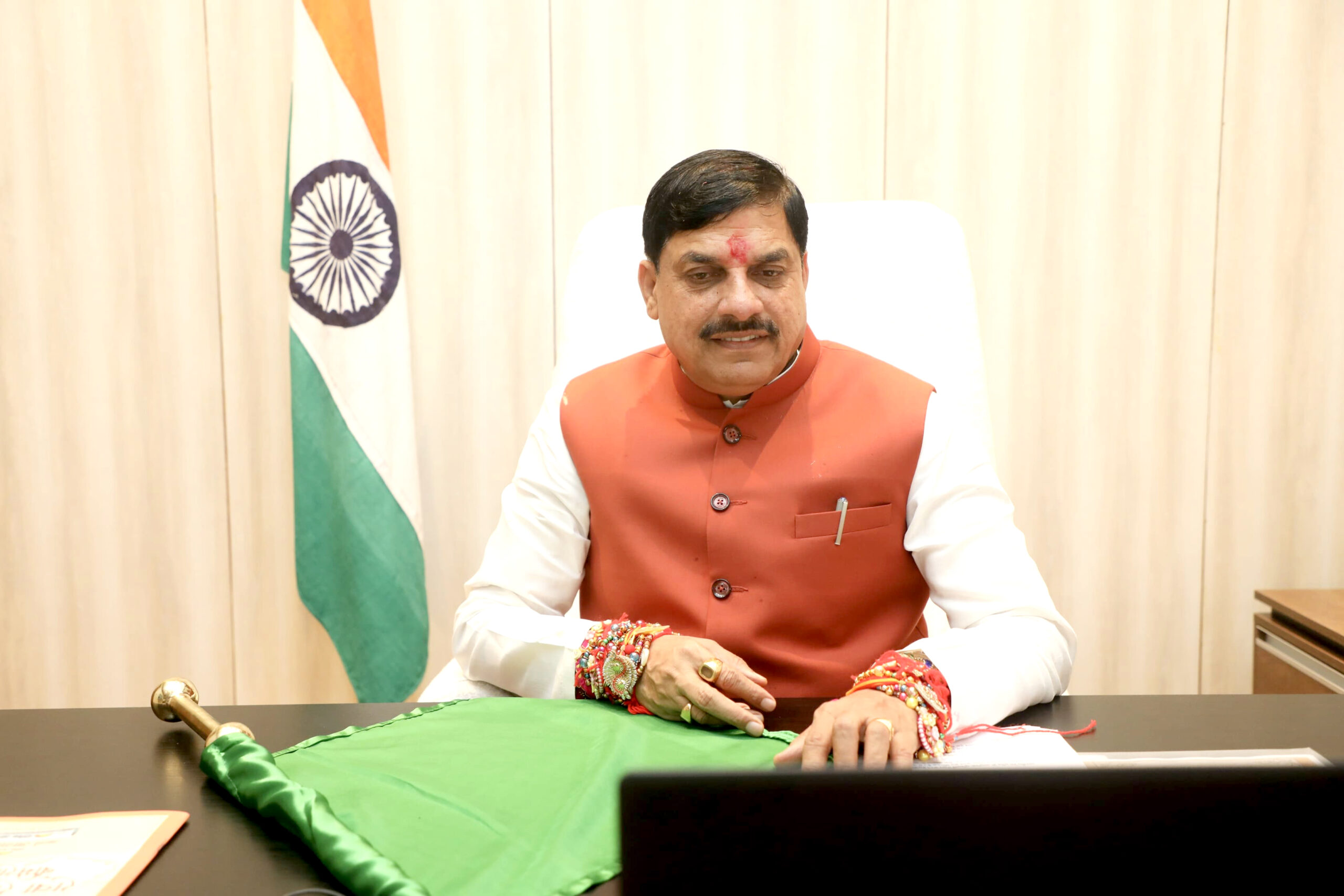 Read more about the article मोदी राज में रेलवे क्रांति! उज्जैन से सीएम मोहन यादव ने तीन नई ट्रेनों को दिखाई हरी झंडी, अब ट्रेन से सीधे पहुंचिए भगवान श्रीराम के धाम तक; चार राज्यों को होगा सीधा फायदा!