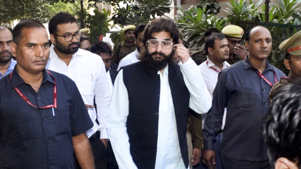 Read more about the article हेट स्पीच केस में अब्बास अंसारी को हाईकोर्ट से बड़ी राहत, विधानसभा सदस्यता बहाल होने का रास्ता हुआ साफ; मऊ MP/MLA कोर्ट ने सुनाई थी 2 साल की सजा!