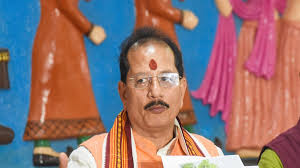 You are currently viewing डिप्टी CM विजय सिन्हा पर दो वोटर ID रखने का आरोप, बिहार की राजनीति में नया विवाद: तेजस्वी यादव का आरोप – विजय सिन्हा ने किया चुनावी नियमों का उल्लंघन, चुनाव आयोग पर भी उठे सवाल!