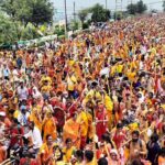 कुबेरेश्वर धाम से उठी कांवड़ श्रद्धा की लहर: प्रदीप मिश्रा की भव्य यात्रा में उमड़ा जनसागर, ढाई लाख श्रद्धालु हुए शामिल; बीते दिन दो महिलाओं की दर्दनाक मौत से मचा था हड़कंप!