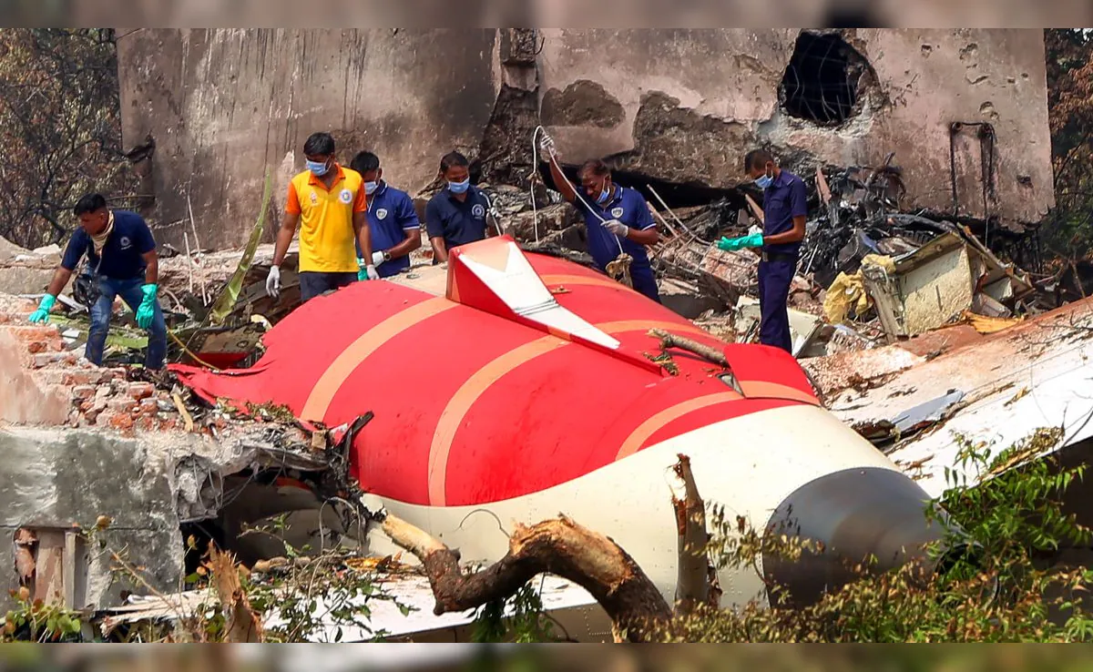 You are currently viewing शवों की पहचान में भारी चूक! ब्रिटेन ने उठाए सवाल, एयर इंडिया हादसे में बड़ा खुलासा: ब्रिटेन की लीगल फर्म का दावा—भारत ने गलत शव भेजे!