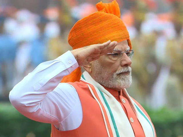 You are currently viewing लाल किले से पीएम मोदी 12वीं बार फहराया तिरंगा, 79वें स्वतंत्रता दिवस पर 104 मिनट तक देश को किया संबोधित; ऑपरेशन सिंदूर से GST रिफॉर्म तक किए बड़े एलान!