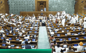 Read more about the article संसद का मॉनसून सत्र फिर हंगामे की भेंट, वोटर वेरिफिकेशन पर विपक्ष का हमला जारी: हंगामे के बीच भी सरकार ने संसद में पास किए अहम बिल, सदनों की कार्यवाही कल तक स्थगित!