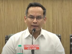 Read more about the article वोटर वेरिफिकेशन विवाद में संगठित विपक्ष बनाम चुनाव आयोग: कांग्रेस का आरोप – 70 लाख नए वोटर्स कहां से आए?, TMC बोली –  “कठपुतली की तरह काम कर रहा आयोग”!