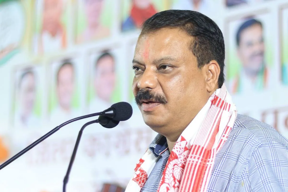 You are currently viewing “बीजेपी का गुलाम है छिंदवाड़ा कलेक्टर”- उमंग सिंघार का धार में बड़ा हमला: कहा – “गुलाम हो तो आरएसएस की चड्डी पहन लो”, कलेक्टर की सफाई — “इस मामले पर कुछ नहीं कहूंगा”!