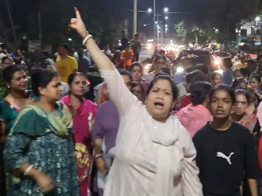 You are currently viewing उज्जैन की शर्मनाक रात: नशा बेचने वालों की दबंगई, आमजन पर हमला!