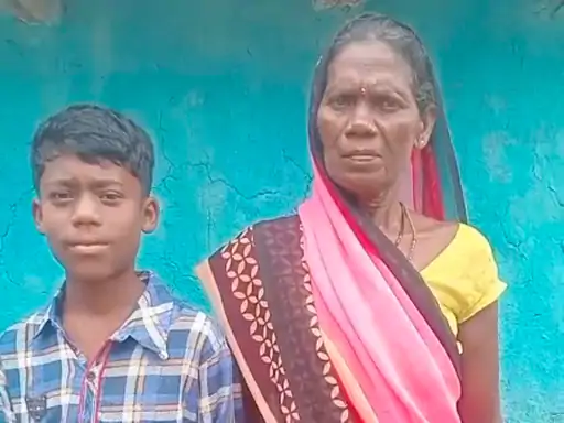 You are currently viewing सीधी में अजीबो-गरीब घटना: पोते की बीमारी ठीक होने पर महिला ने मां दुर्गा को अर्पित की अपनी जीभ,13 घंटे तक खून से लथपथ रही महिला!