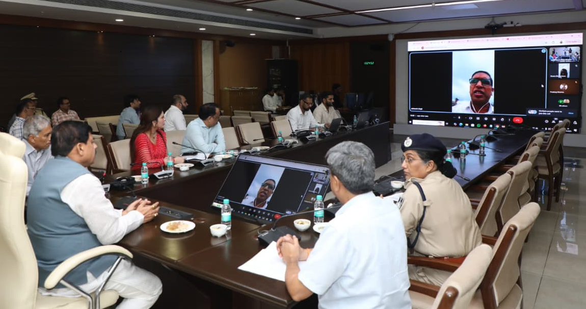 You are currently viewing मुख्यमंत्री डॉ. मोहन यादव ने वर्षा और अनंत चतुर्दशी पर गणेश विसर्जन की तैयारियों का लिया जायजा, कलेक्टर्स और पुलिस अधिकारियों के साथ व्यवस्थाओं की समीक्षा की!