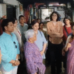 सचिन तेंदुलकर पहुंचे महेश्वर, बुनकरों से सीखी महेश्वरी साड़ी की बुनाई की बारीकियां: पद्मश्री जगदीश जोशीला ने किया सचिन का सम्मान – शाल और श्रीफल भेंट!