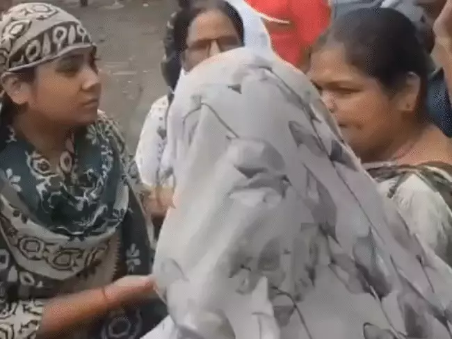 You are currently viewing इंदौर में धार्मिक भावना आहत करने का मामला: दो महिलाएं हिरासत में, बाबा रामपाल की किताबों से भड़का विवाद