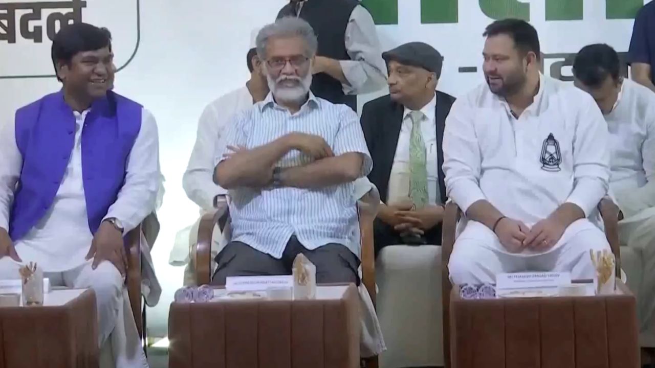 You are currently viewing महागठबंधन के सीएम फेस होंगे तेजस्वी यादव, मुकेश सहनी होंगे डिप्टी सीएम का चेहरा