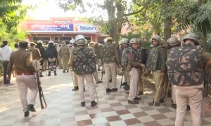 Read more about the article जयपुर में मस्जिद के बाहर से पत्थर हटाने पर बवाल, पुलिस पर किया पथराव, 24 घंटे के लिए इंटरनेट बंद