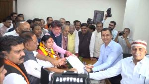 Read more about the article CG Rajya Sabha Election: राज्यसभा चुनाव के लिए लक्ष्मी वर्मा ने भरा नामांकन, CM विष्णु देव साय कई बड़े नेता रहे मौजूद