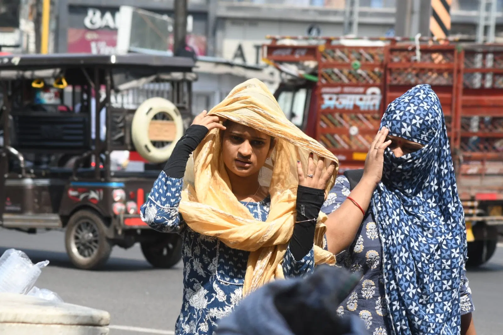 You are currently viewing MP में भीषण गर्मी का प्रहार: जबलपुर में 3 साल का रिकॉर्ड टूटा, नौगांव 44.3°C के साथ सबसे गर्म