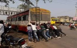 Read more about the article एमपी में 15 साल पुरानी बसें होंगी बंद: हाईकोर्ट ने खारिज की ऑपरेटरों की याचिकाएं, 899 खटारा बसों पर कार्रवाई तय