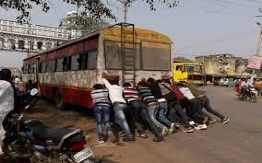 You are currently viewing एमपी में 15 साल पुरानी बसें होंगी बंद: हाईकोर्ट ने खारिज की ऑपरेटरों की याचिकाएं, 899 खटारा बसों पर कार्रवाई तय