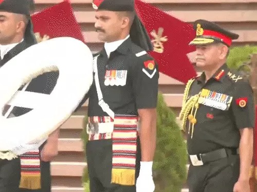 You are currently viewing आर्मी चीफ पद से रिटायर हुए जनरल उपेंद्र द्विवेदी, जनरल धीरज सेठ ने संभाली कमान: बोले- हर चुनौती के लिए सेना पूरी तरह तैयार