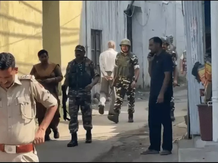 You are currently viewing 1990 के कश्मीरी पंडित पिता-पुत्र हत्याकांड में SIA की छापेमारी: 9 ठिकानों पर तलाशी, 36 साल पुराने केस की जांच तेज