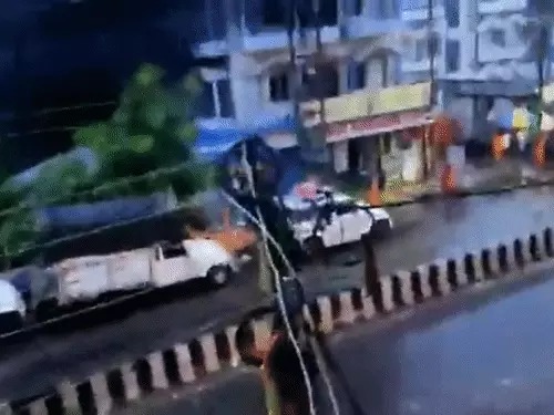 You are currently viewing तारापीठ के होटल में भीषण आग, 7 की मौत; 9 घायल