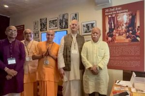 Read more about the article न्यूयॉर्क के इस्कॉन मंदिर पहुंचे मोहन भागवत, बोले- कृष्ण चेतना से दुनिया में आ सकती है शांति