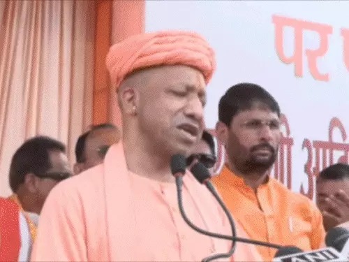 You are currently viewing मथुरा में जन्माष्टमी का उल्लास: CM योगी ने कृष्ण जन्मभूमि में की पूजा, ब्रज को भव्य स्वरूप देने का दिया भरोसा